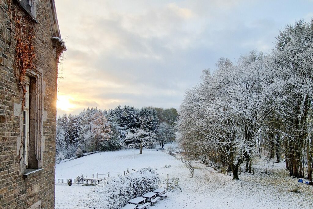 Ontdek het Kasteel van Blier 2 Ontdek het Kasteel van Blier : Prachtig uitzicht op de besneeuwde kasteeltuin van Blier in de winter.